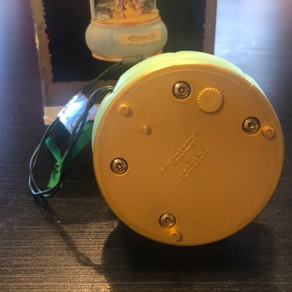 Wizard of Oz Hallmark Vintage Keepsake Ornament - Picture 4 of 7